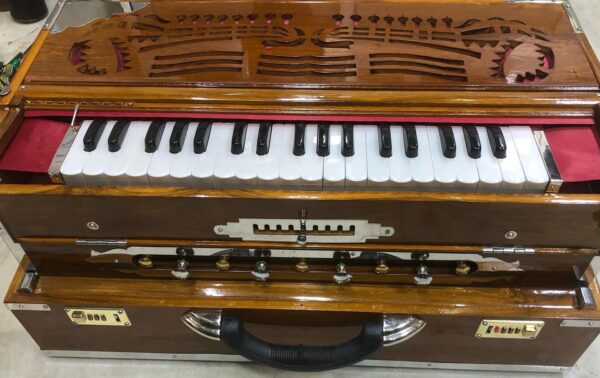 Scale Changing Harmonium
