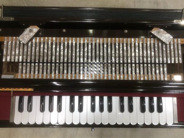 Fixed Scale Changing Harmonium