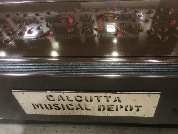 Fixed Scale Changing Harmonium