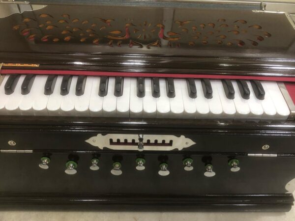 Fixed Scale Changing Harmonium