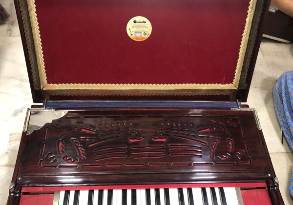 4 Set Scale Changing Harmonium