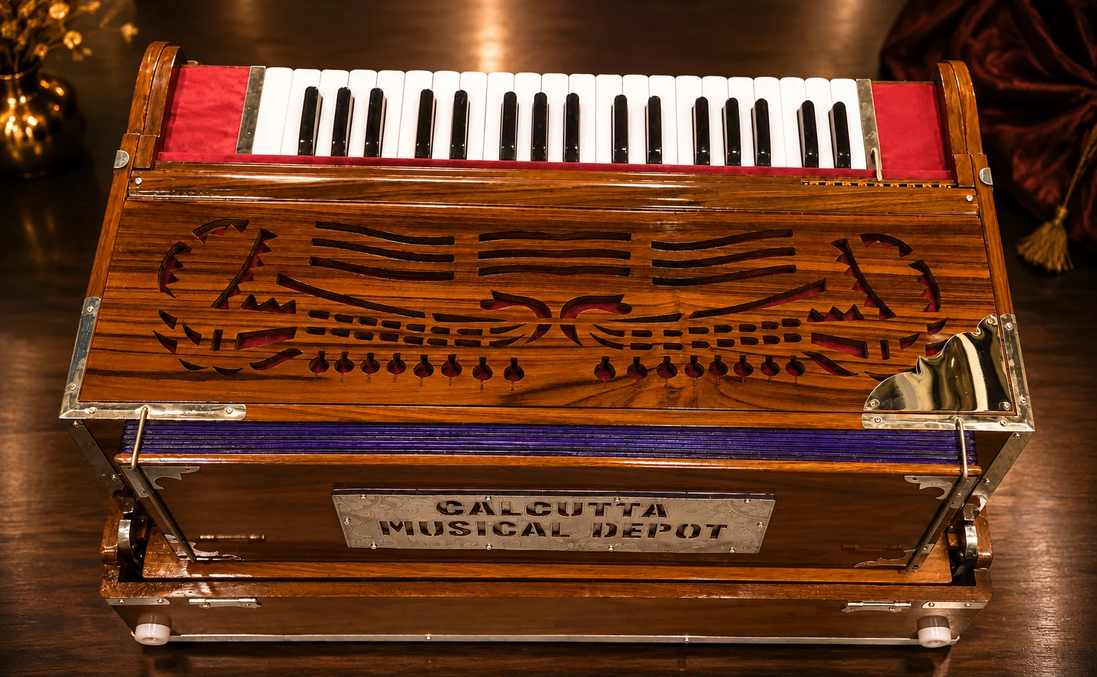 scale-changing-harmonium-2