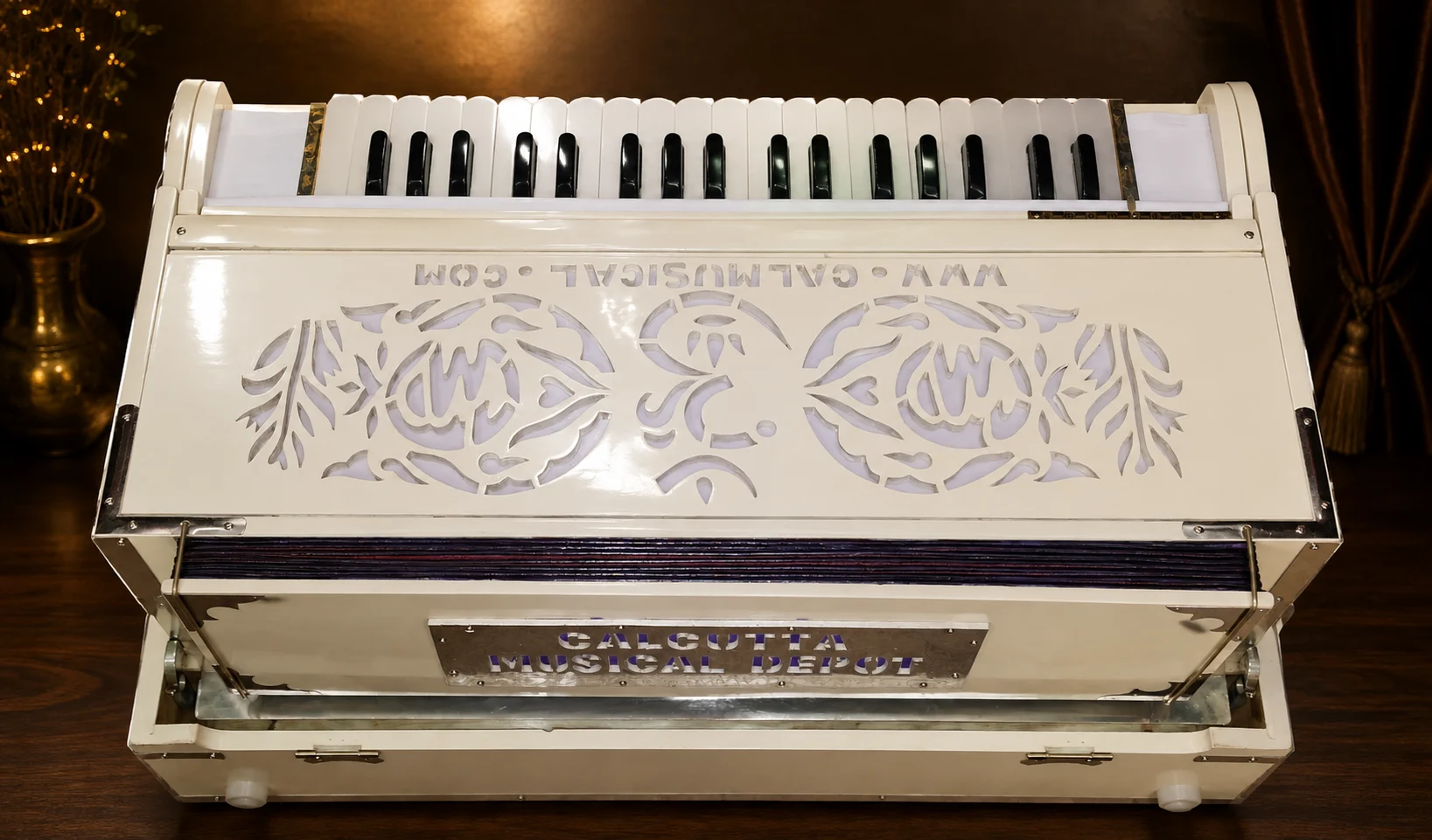 special-white-premier-scale-changing-harmonium-2