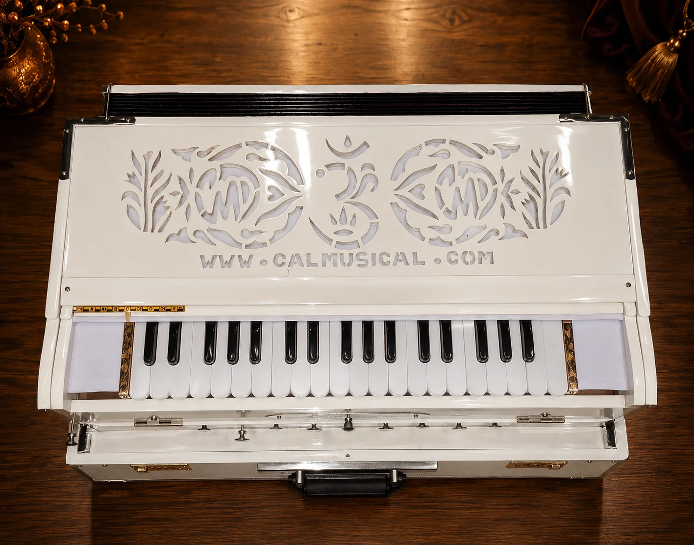 special-white-premier-scale-changing-harmonium-3